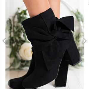 Raylin bow booties